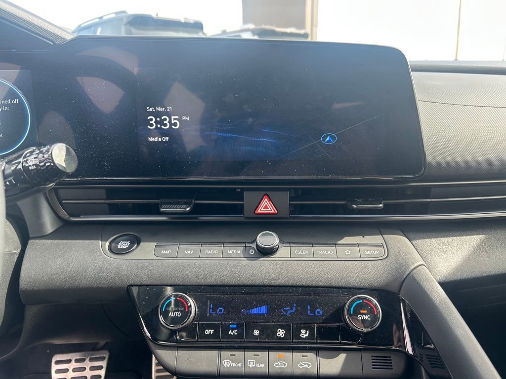 Used 2025 Hyundai Elantra SEL image 19