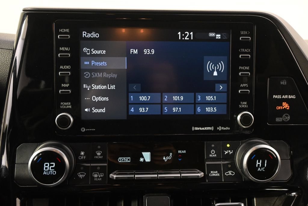 Used 2021 Toyota Highlander LE AWD/4WD image 28