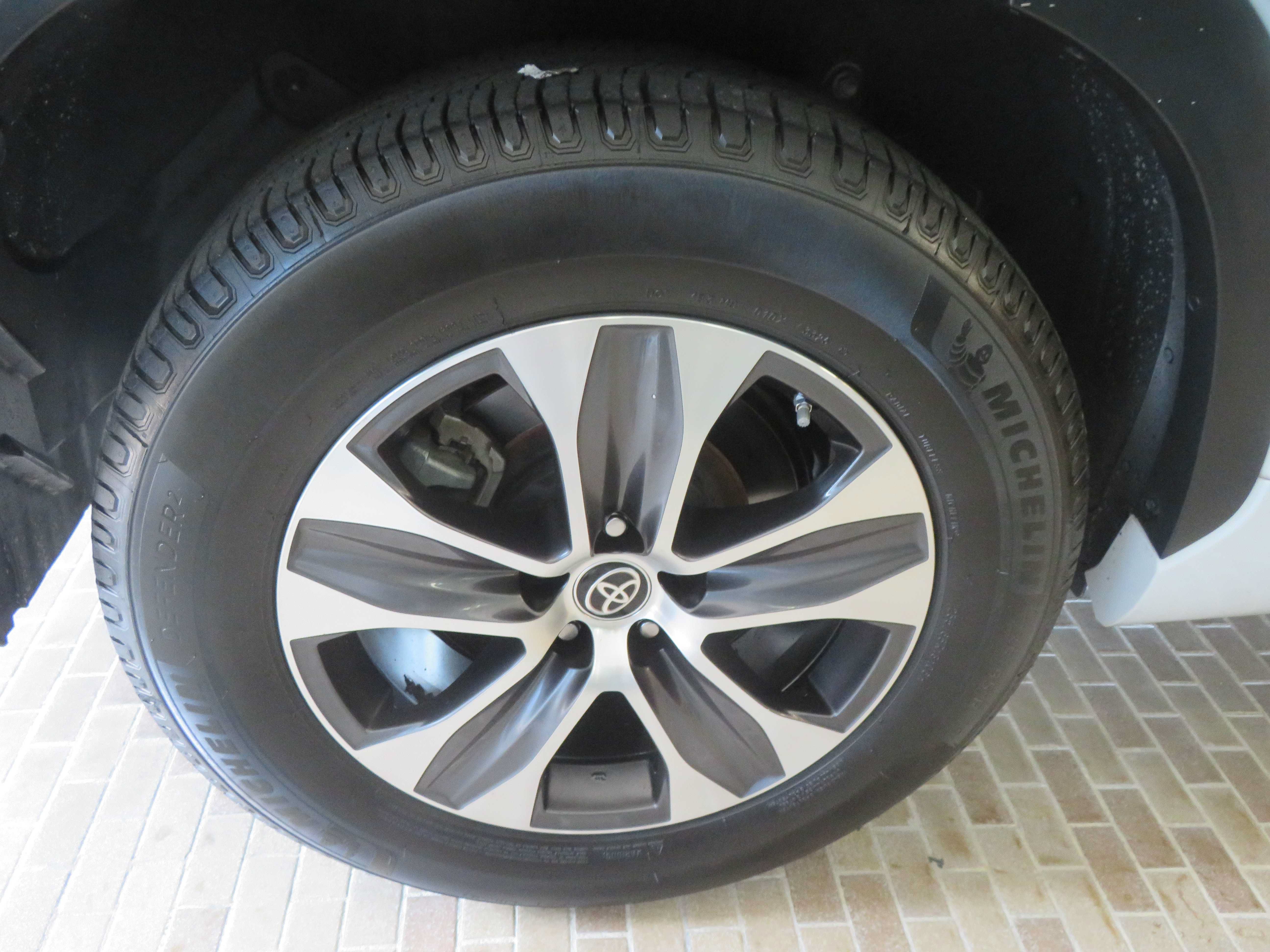 Used 2023 Toyota Highlander XLE FWD image 9