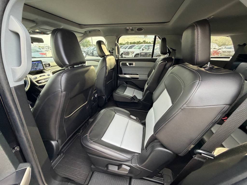 Used 2023 Ford Explorer XLT w/ Equipment Group 202A RWD image 12