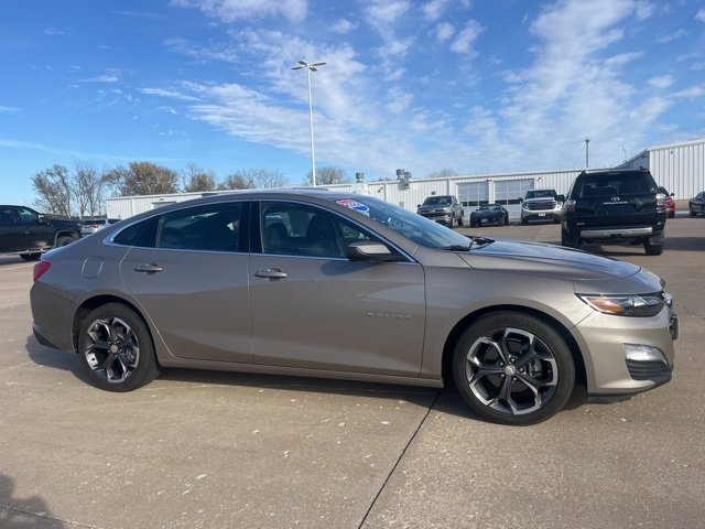 Used 2023 Chevrolet Malibu LT image 2