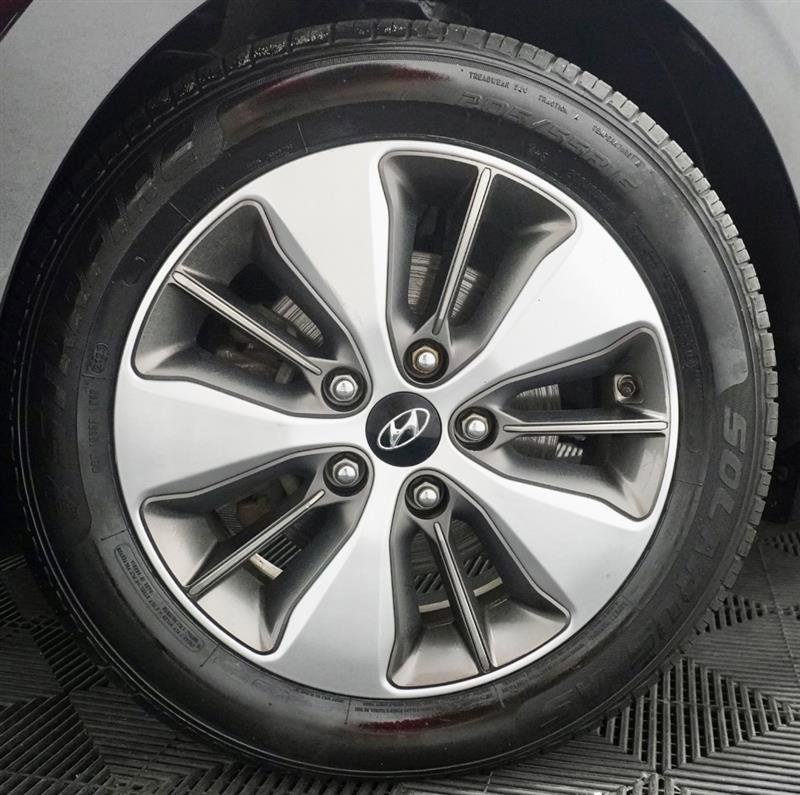 Used 2019 Hyundai Ioniq Plug-In Hybrid image 3