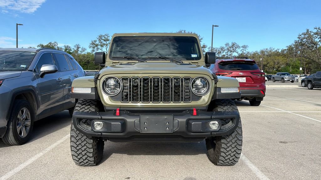 Used 2025 Jeep Gladiator Rubicon image 2