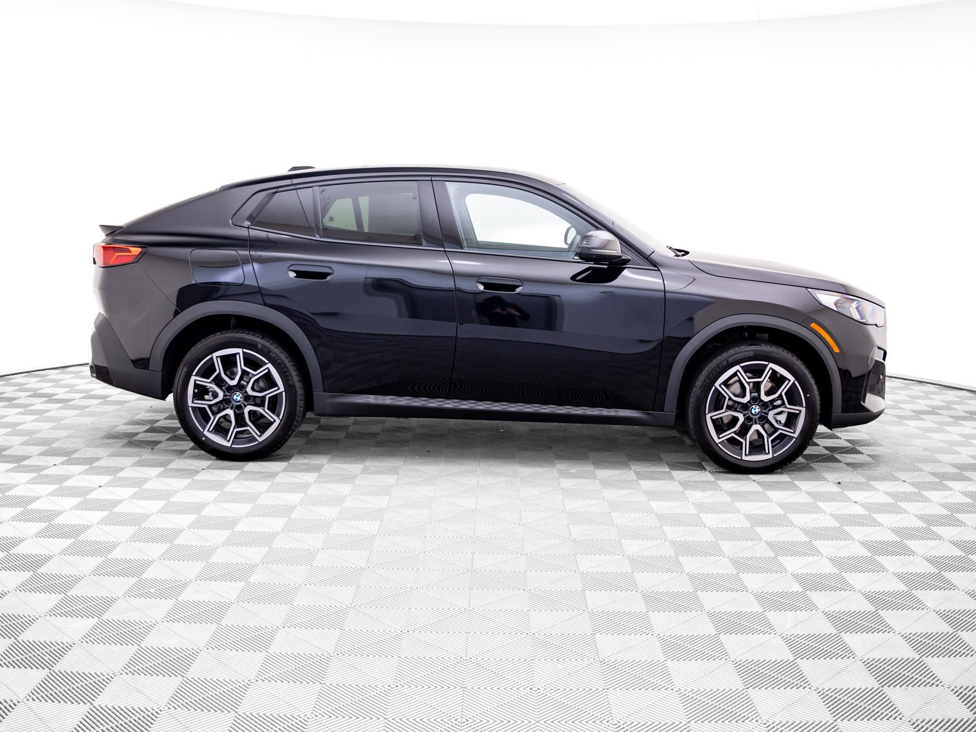 New 2027 BMW X2 xDrive28i w/ Technology Package AWD/4WD image 8