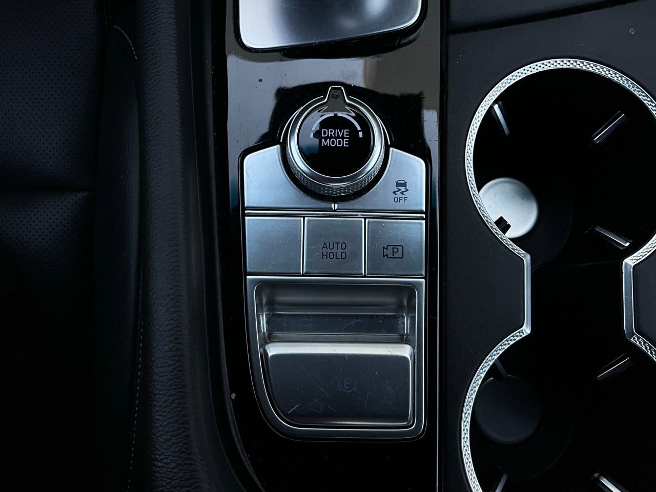 Used 2025 Genesis G70 2.5T image 23