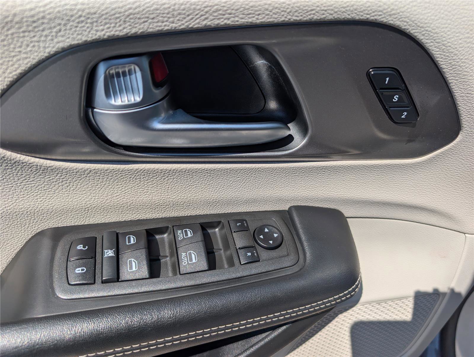 Used 2022 Chrysler Pacifica Touring-L FWD image 20