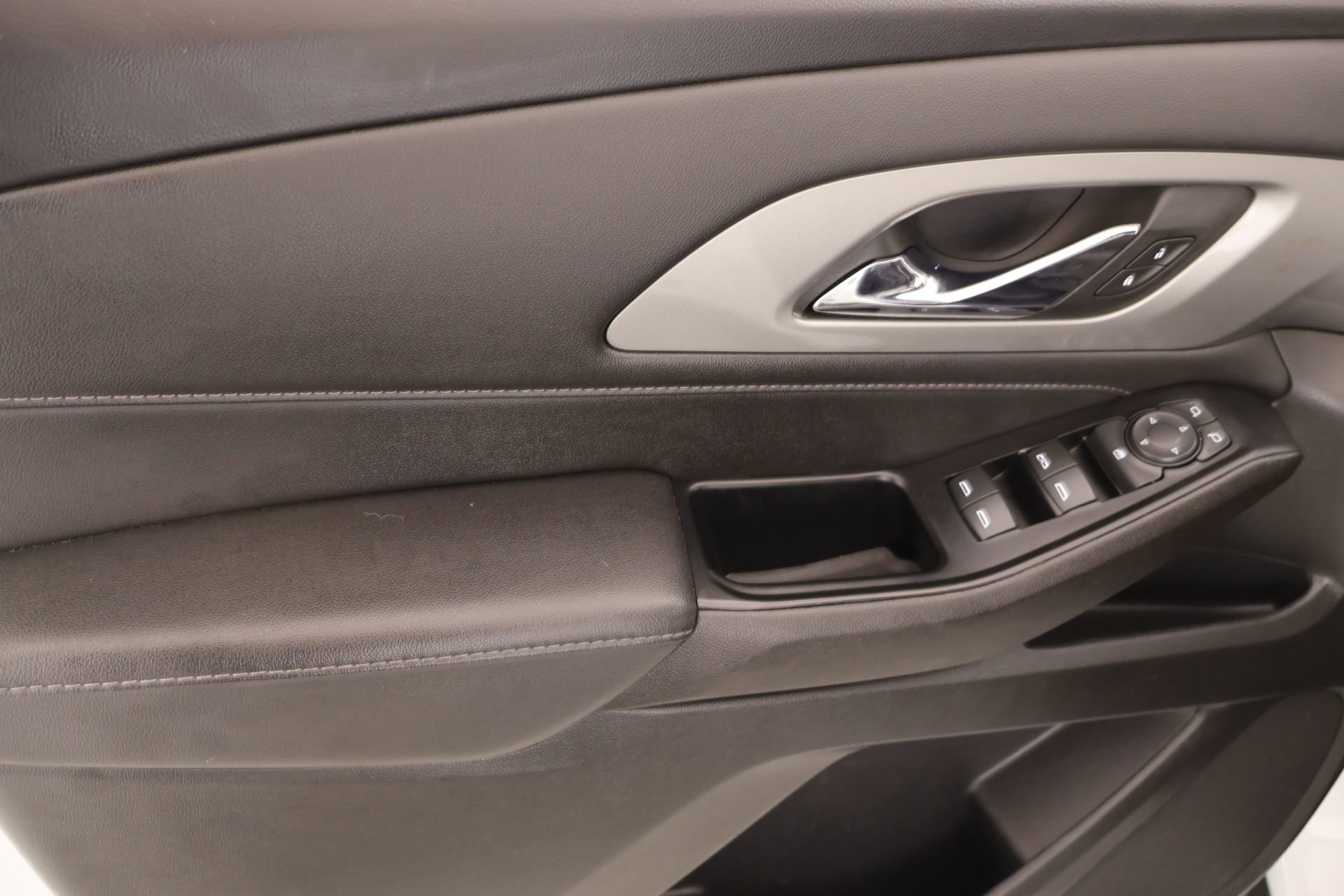 Used 2023 Chevrolet Traverse LT w/ LPO, Floor Liner Package image 15