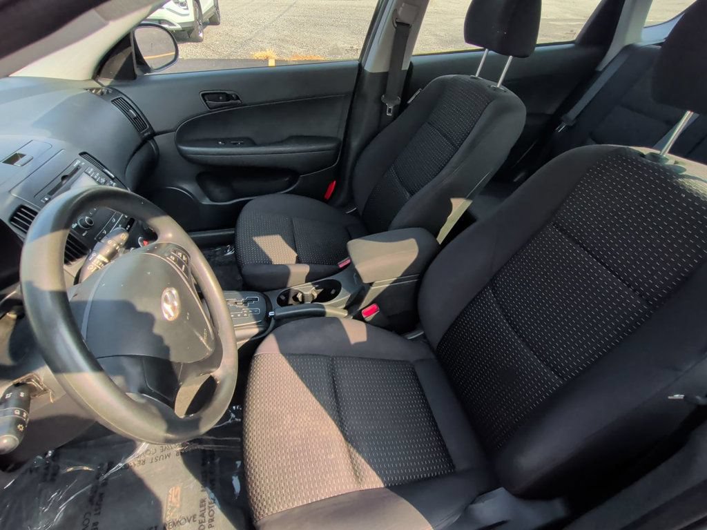 Used 2010 Hyundai Elantra GLS FWD image 14