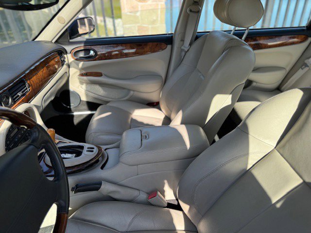 Used 2002 Jaguar XJ8 image 11