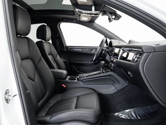 Certified 2025 Porsche Macan AWD/4WD image 23