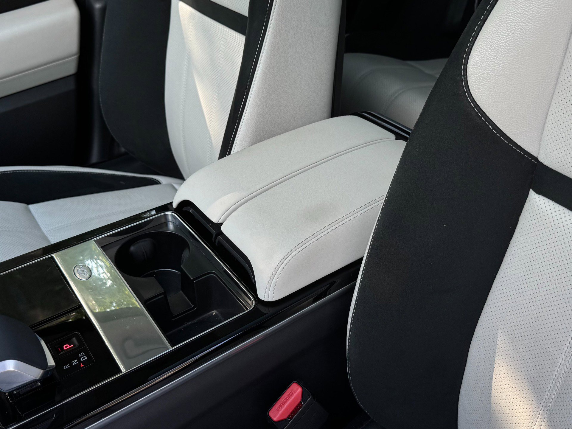 Used 2023 Land Rover Range Rover Velar R-Dynamic S image 13