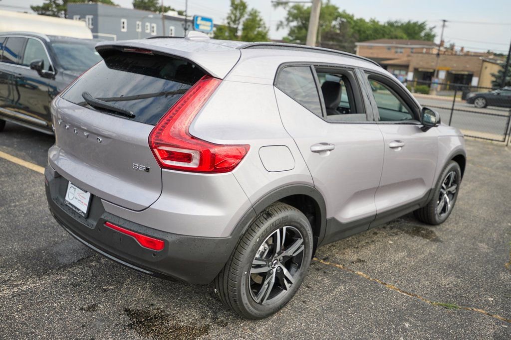 New 2026 Volvo XC40 B5 Core w/ Climate Package image 9