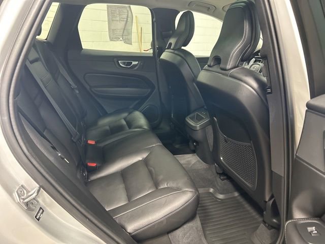 Used 2020 Volvo XC60 T6 Momentum image 13