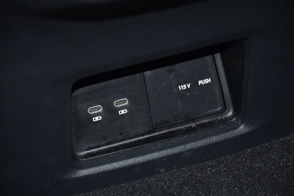 Used 2025 Volkswagen Atlas SEL AWD/4WD image 25