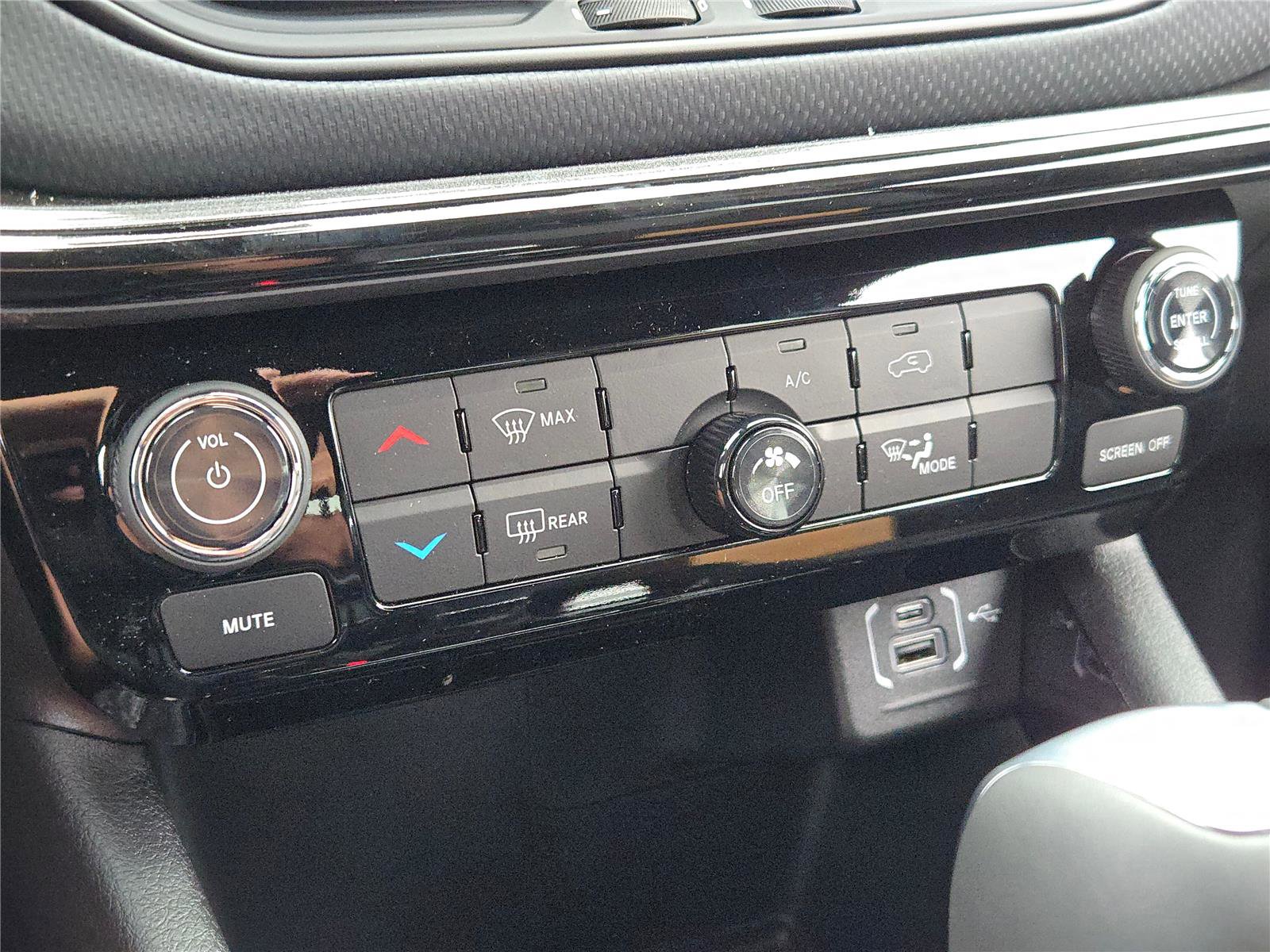 New 2026 Jeep Compass Latitude image 29