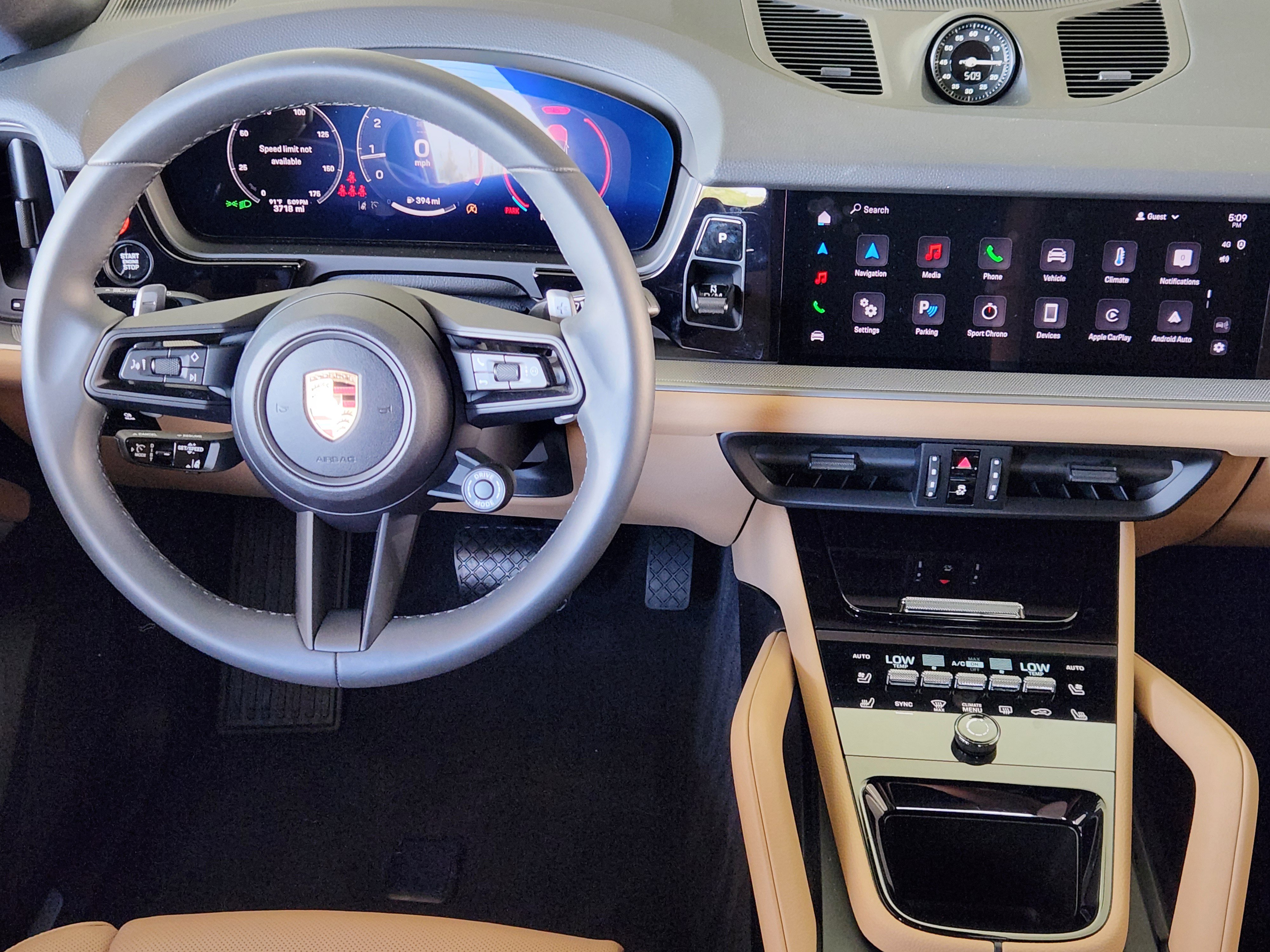 Certified 2025 Porsche Cayenne Coupe image 28