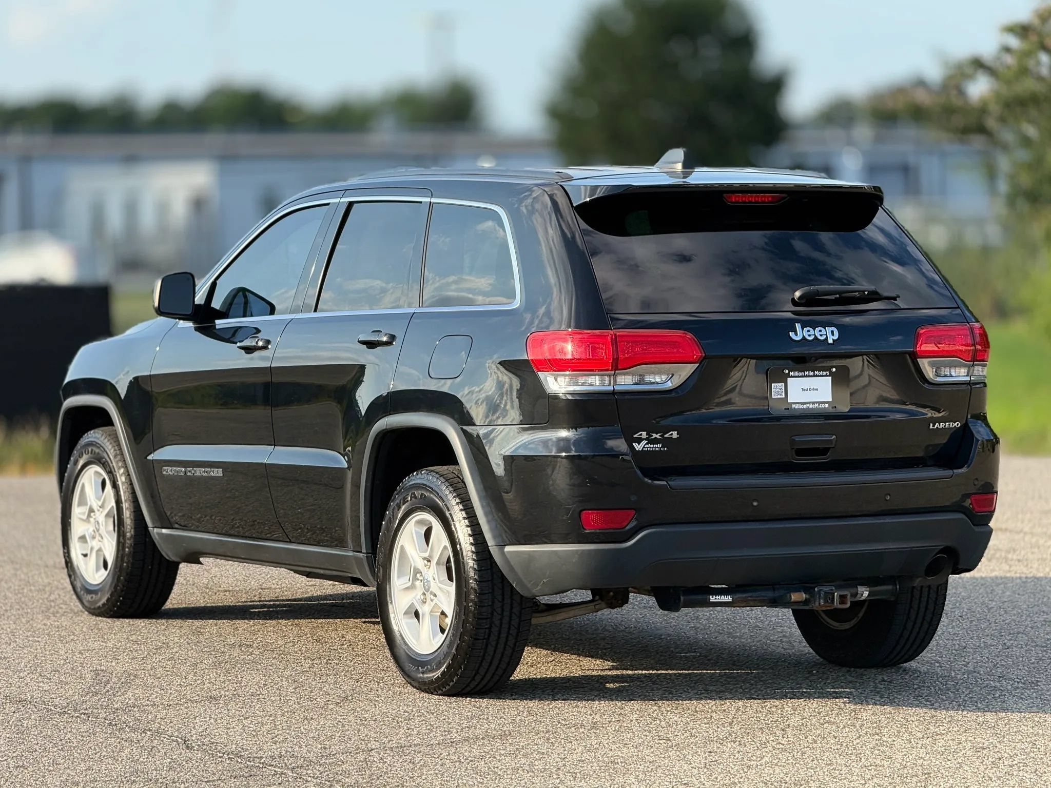 Used 2017 Jeep Grand Cherokee Laredo AWD/4WD image 10