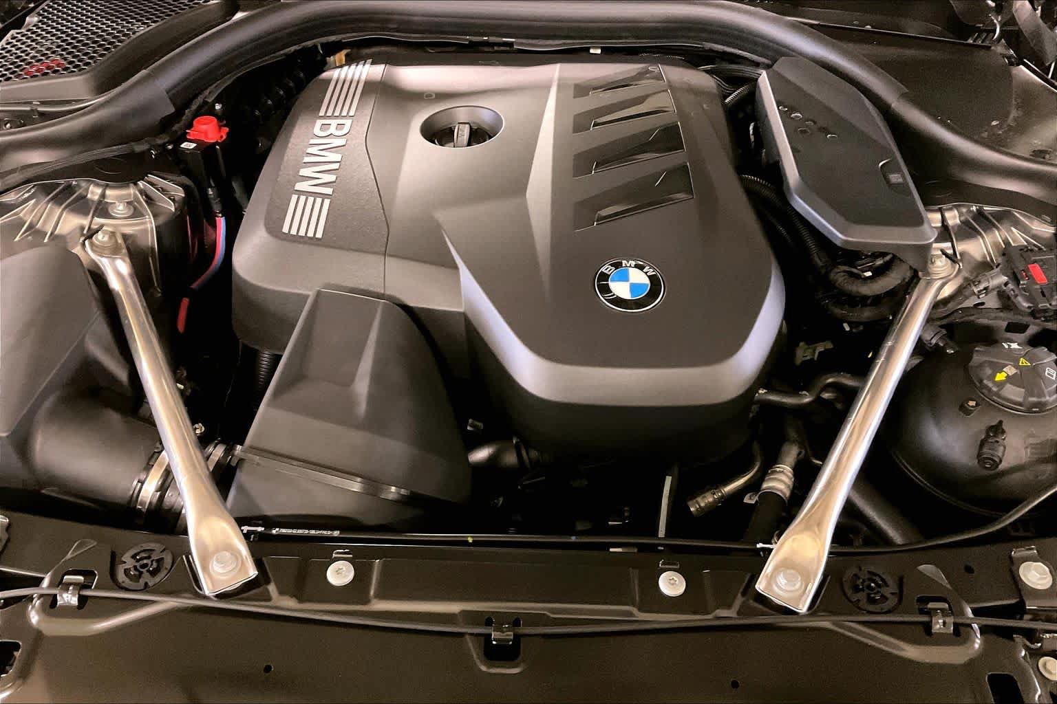 Used 2026 BMW 530i xDrive w/ M Sport Package AWD/4WD image 17