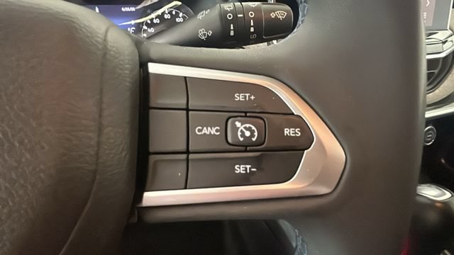 Used 2022 Jeep Compass Latitude FWD image 16