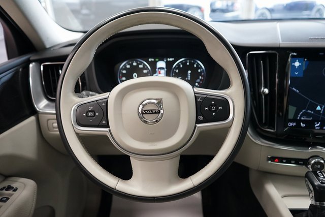 Used 2019 Volvo XC60 T5 Momentum w/ Multimedia Package image 33