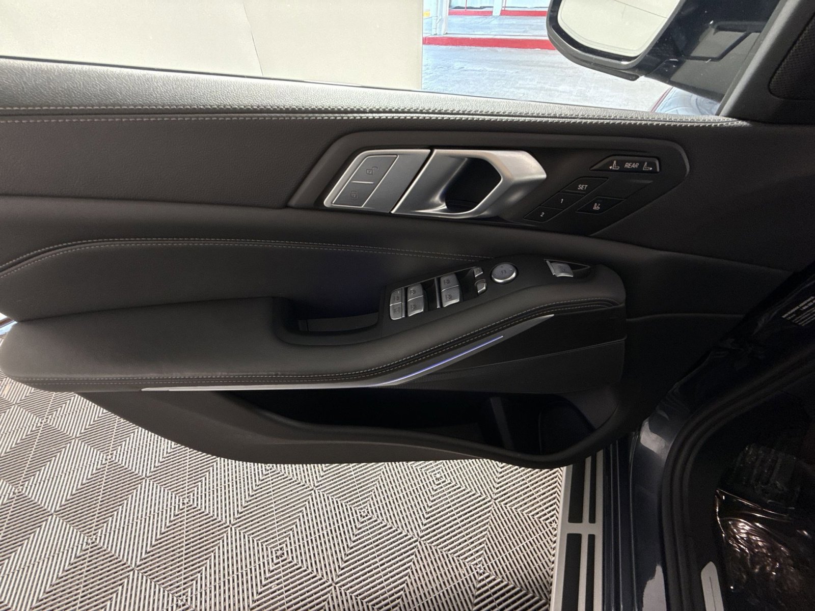 Used 2022 BMW X7 xDrive40i w/ Executive Package image 15