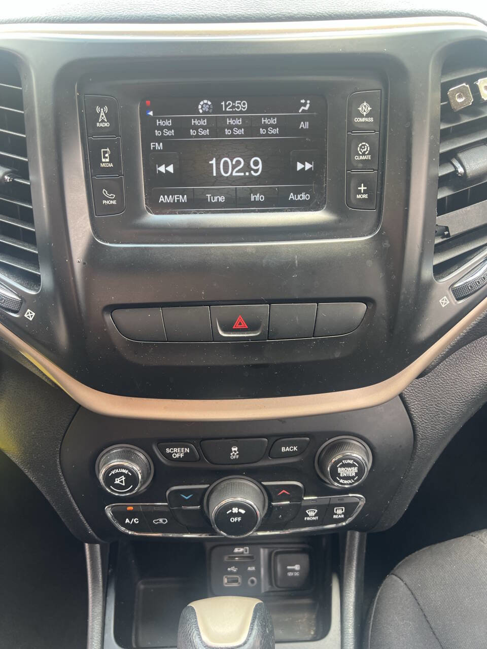 Used 2014 Jeep Cherokee Latitude FWD image 16
