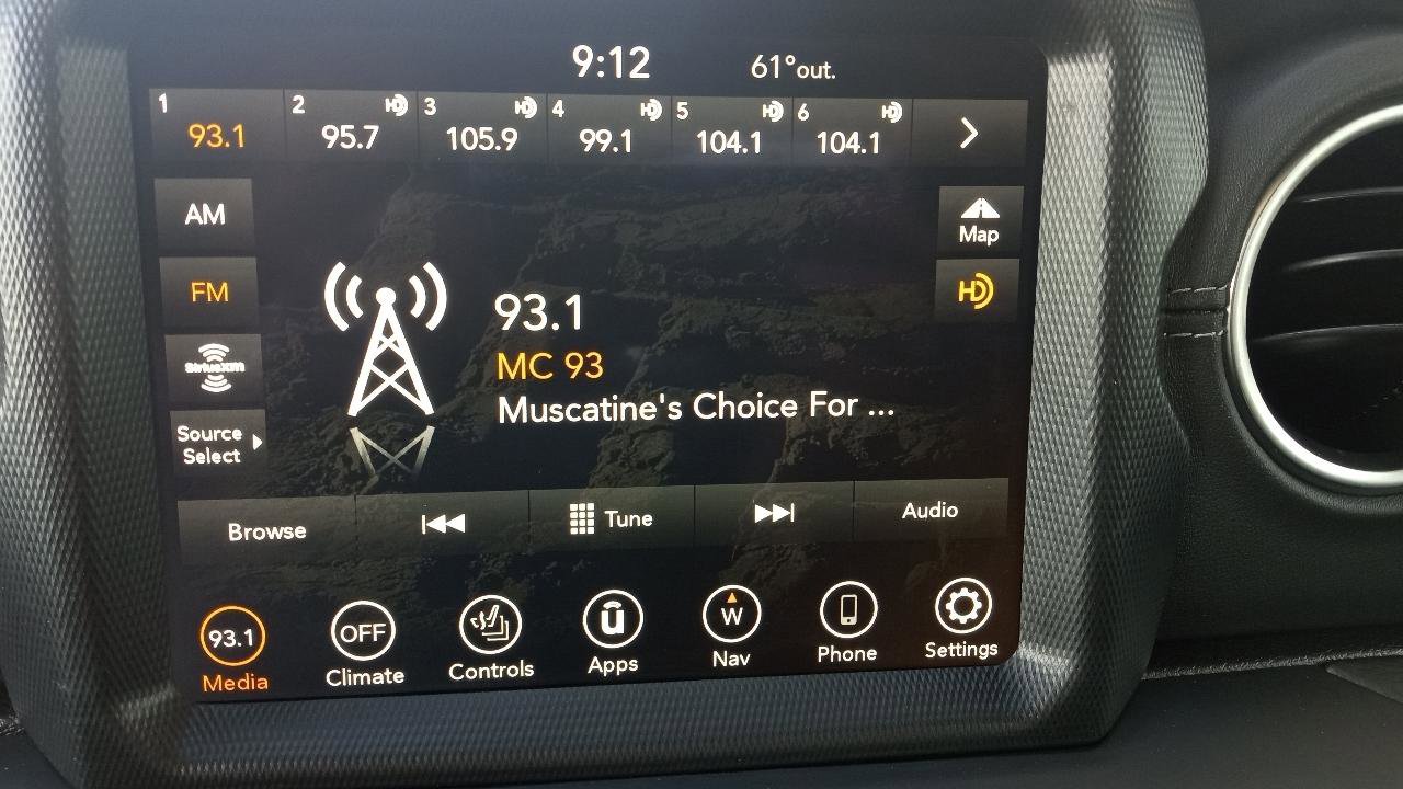 Used 2023 Jeep Wrangler Sahara w/ Cold Weather Group AWD/4WD image 22