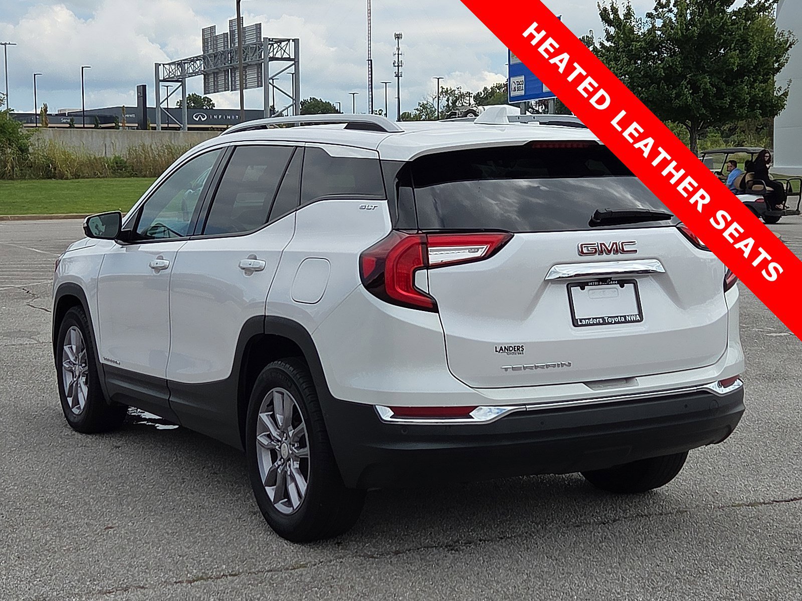 Used 2022 GMC Terrain SLT w/ Tech Package image 4