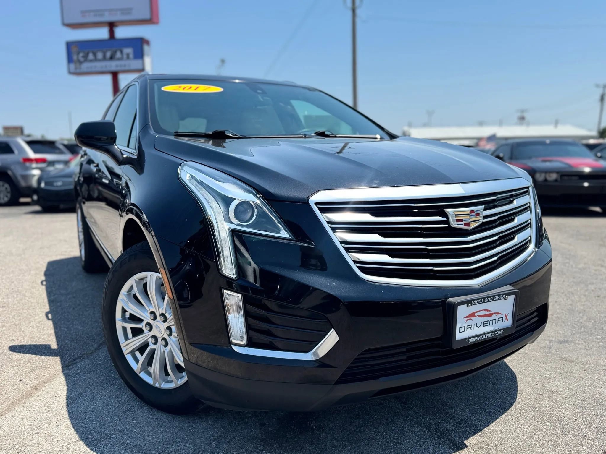 Used 2017 Cadillac XT5 Sport Utility 4D FWD image 2