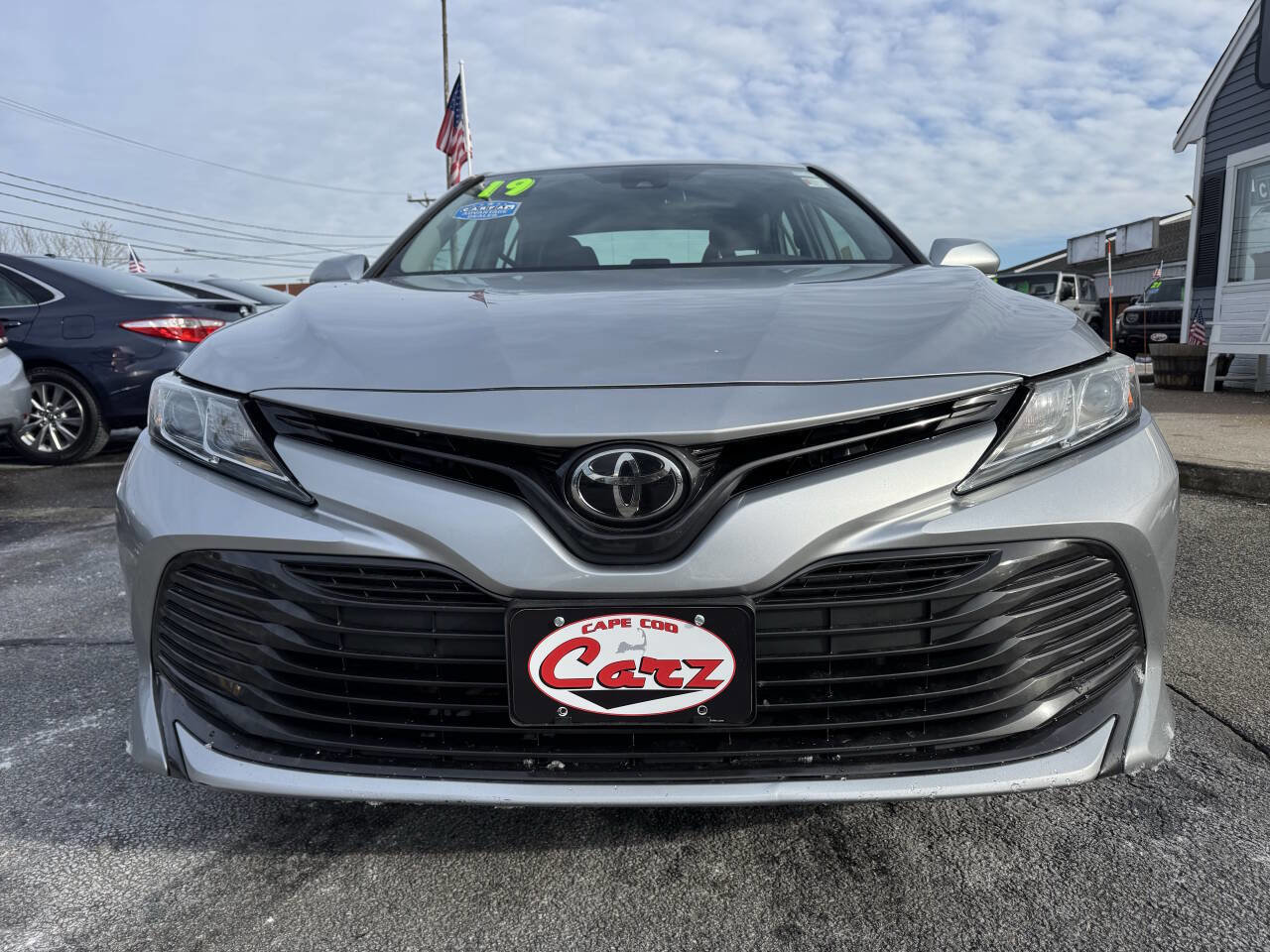 Used 2019 Toyota Camry LE w/ Convenience Package image 2