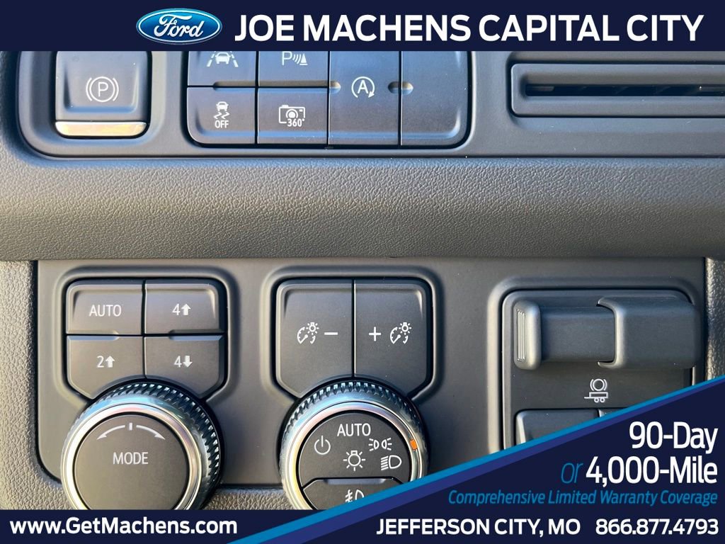 Used 2024 GMC Yukon SLT w/ SLT Luxury Package image 23