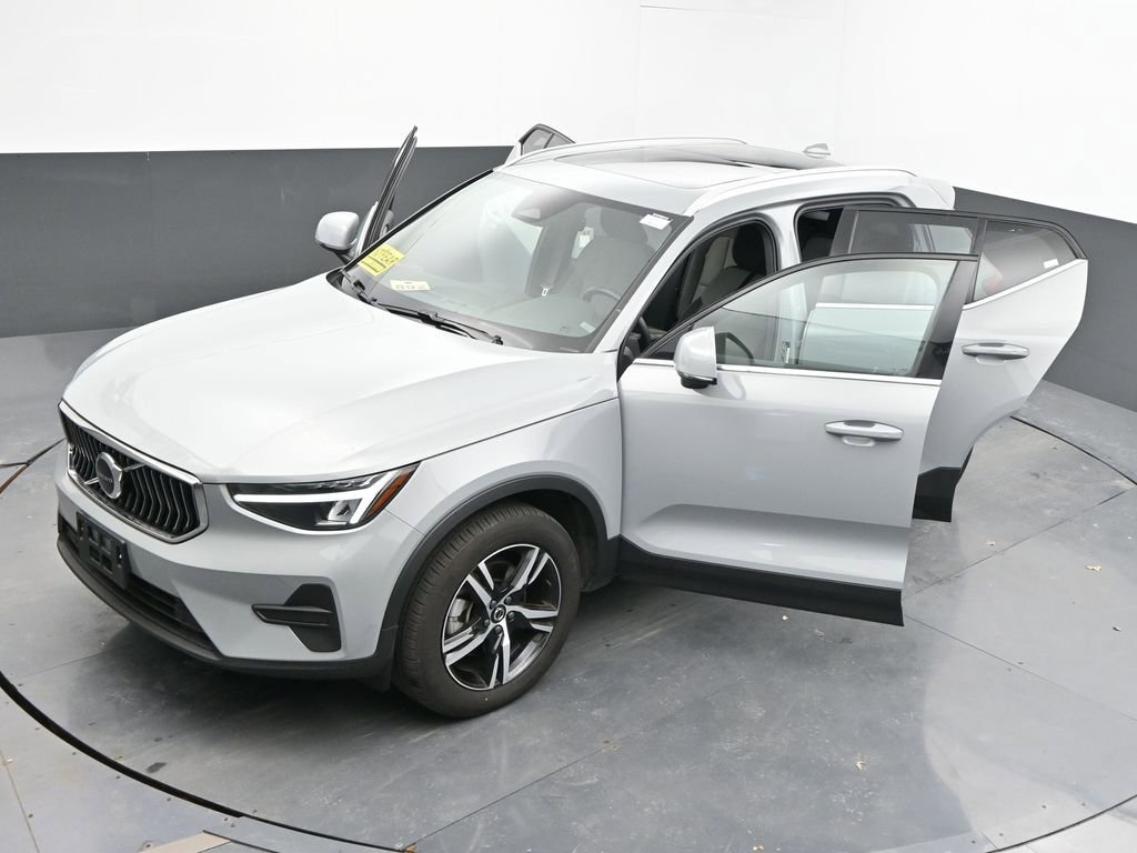 Used 2025 Volvo XC40 B5 Core image 56