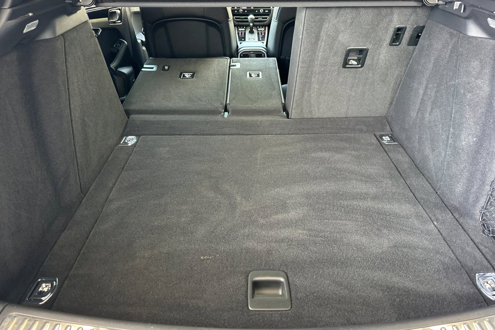 Certified 2022 Porsche Macan AWD/4WD image 15