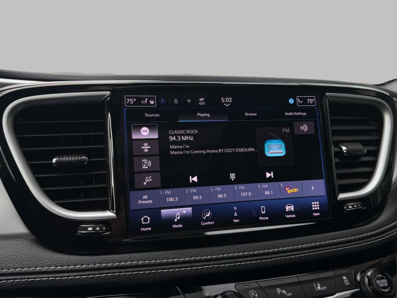 Used 2025 Chrysler Pacifica Limited FWD image 39