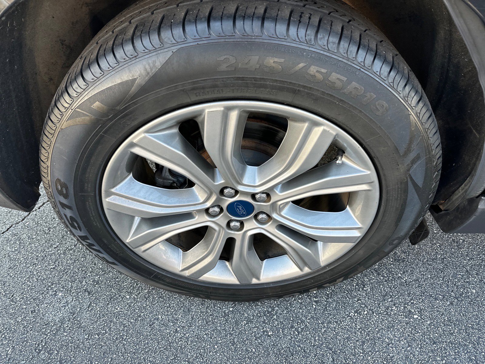 Used 2019 Ford Edge Titanium FWD image 16