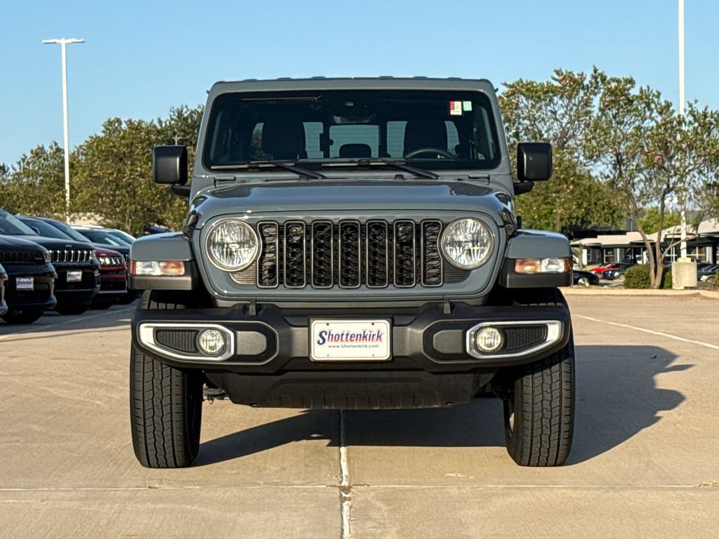 Used 2024 Jeep Gladiator Sport AWD/4WD image 2