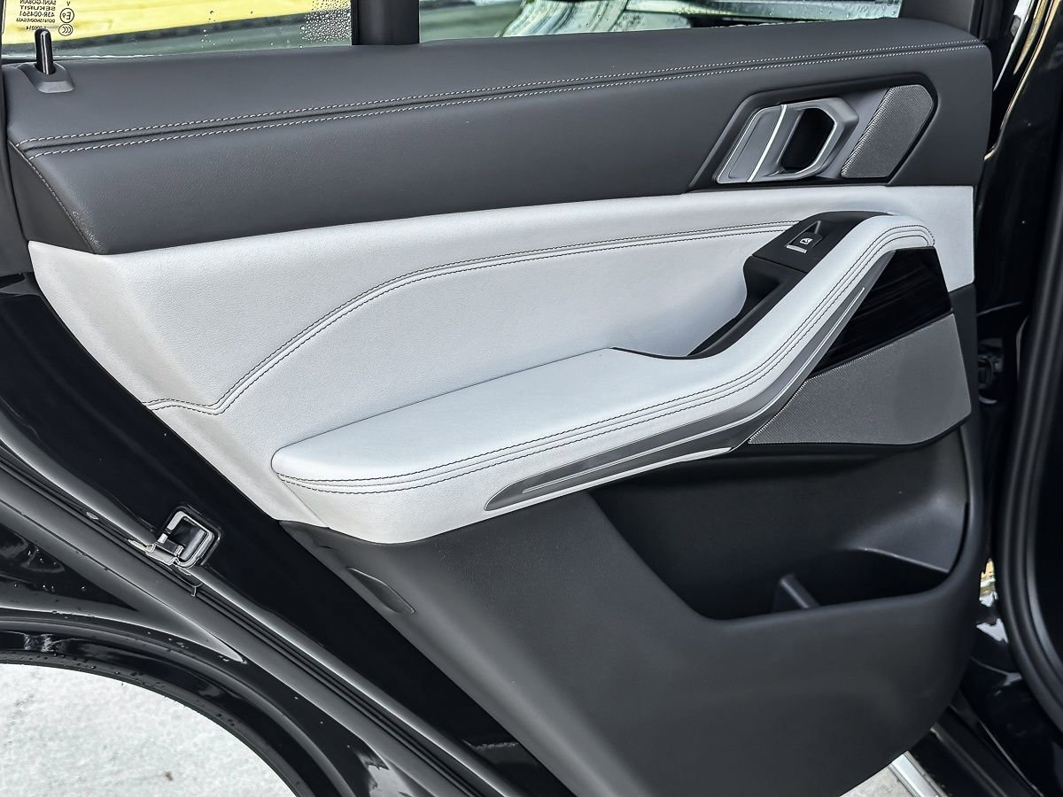 New 2025 BMW X5 sDrive40i w/ Climate Comfort Package image 31
