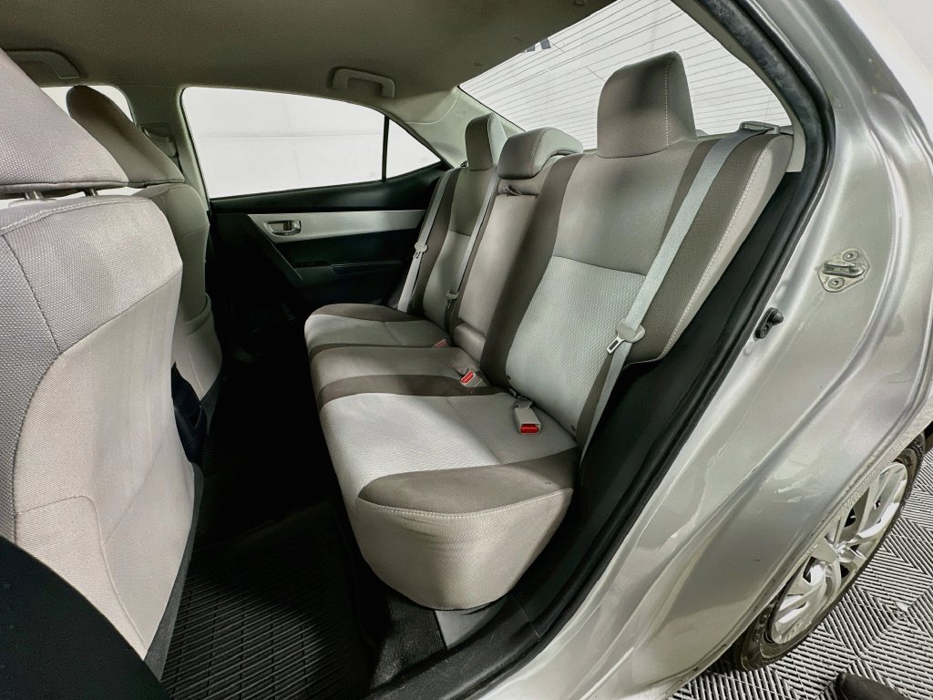 Used 2018 Toyota Corolla LE FWD image 27