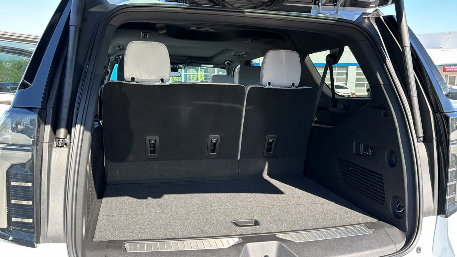 New 2026 Chevrolet Suburban Premier w/ Sun And Tow Package AWD/4WD image 27