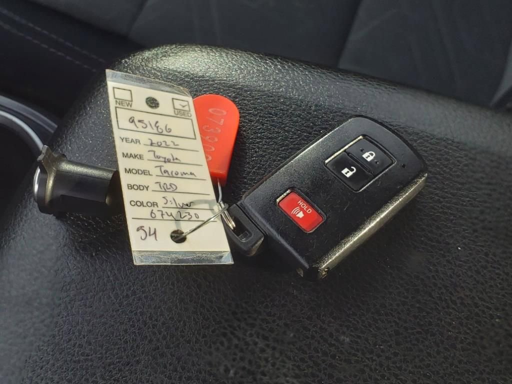 Used 2022 Toyota Tacoma TRD Off-Road image 31