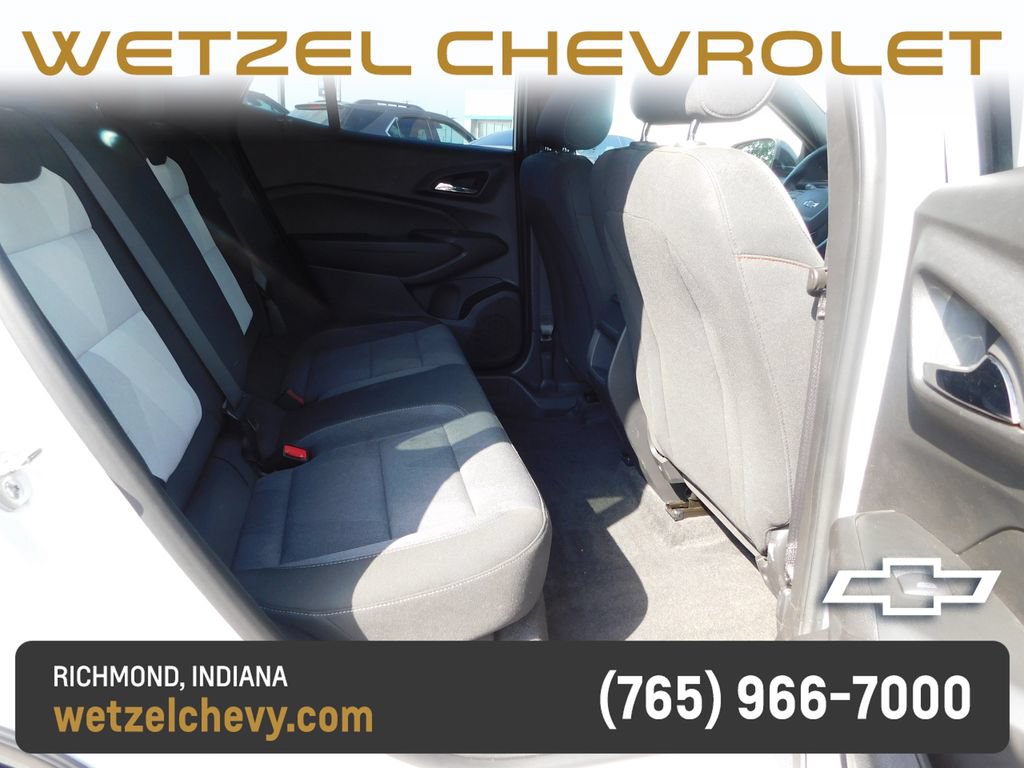 Used 2024 Chevrolet Trax RS FWD image 19