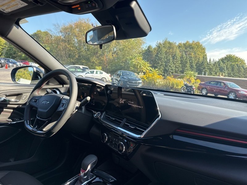 New 2025 Chevrolet Trax RS w/ Sunroof Package image 45