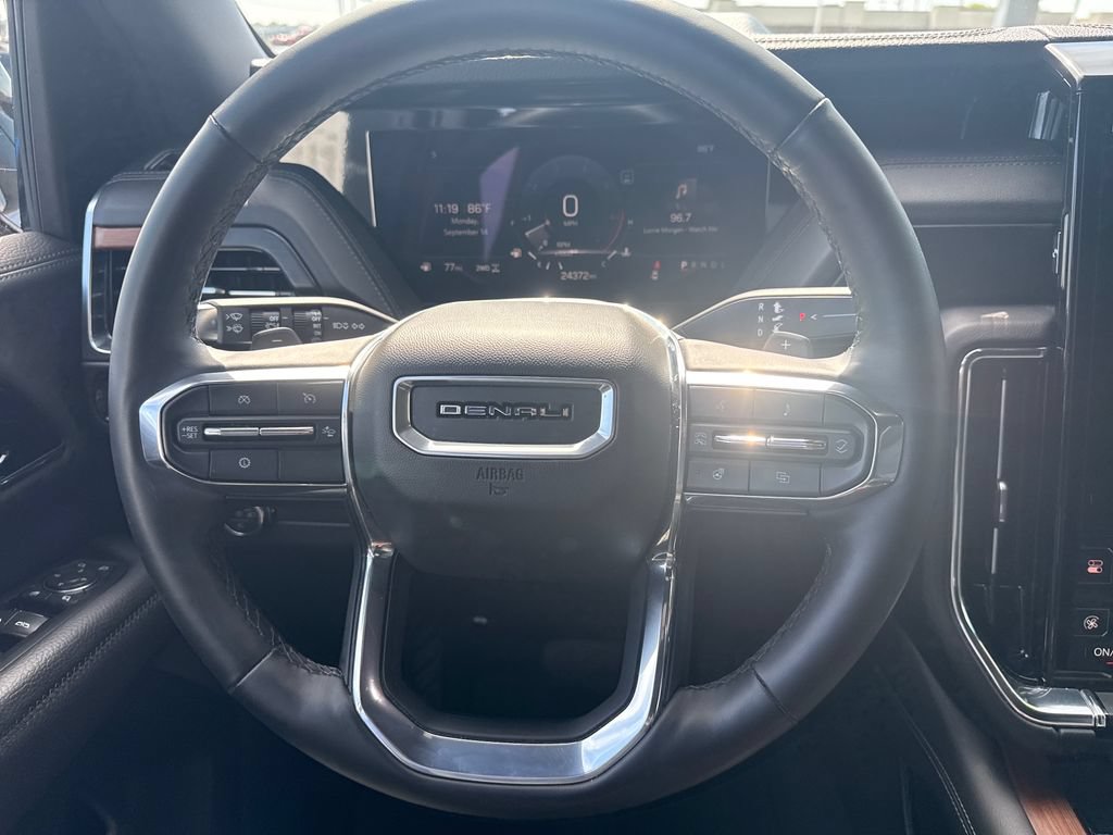 Used 2025 GMC Yukon Denali AWD/4WD image 26