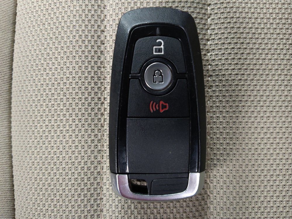 Used 2021 Ford Edge SE image 32