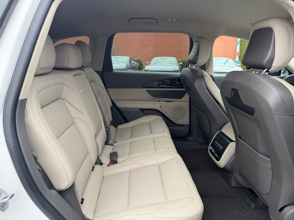 Used 2025 Lincoln Nautilus Premier image 37