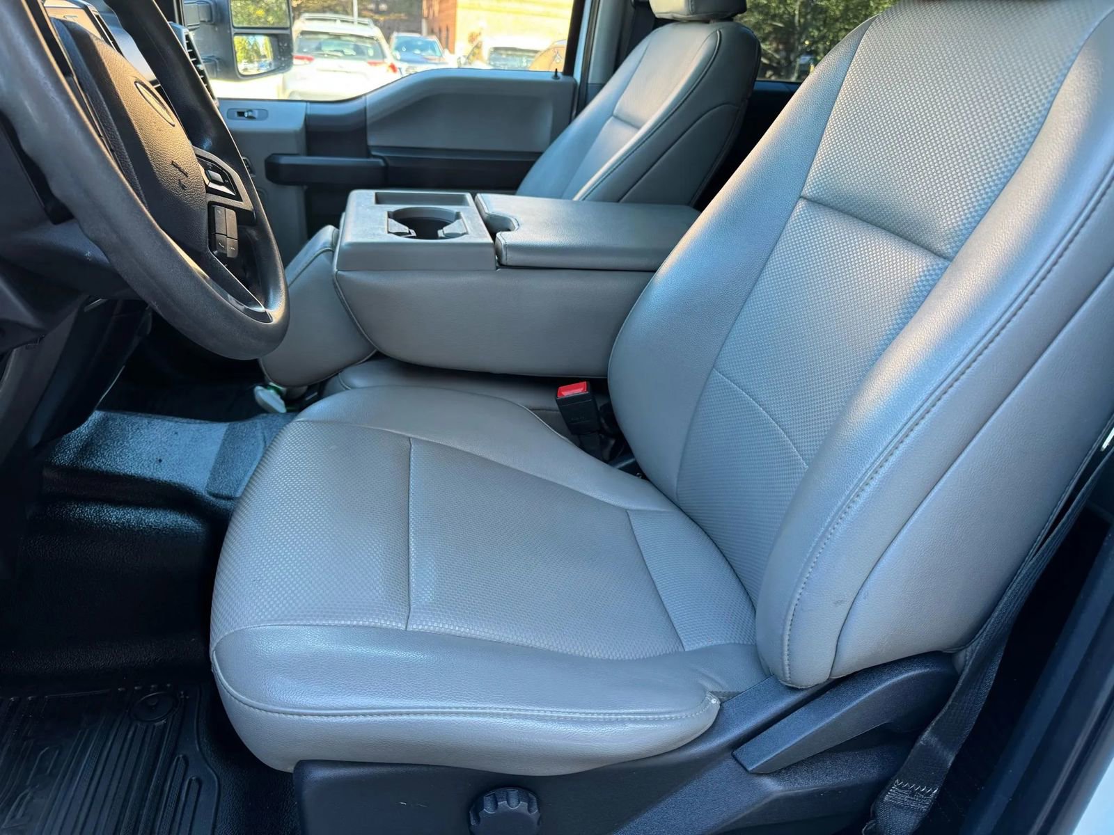 Used 2022 Ford F250 XL w/ Power Equipment Group image 4