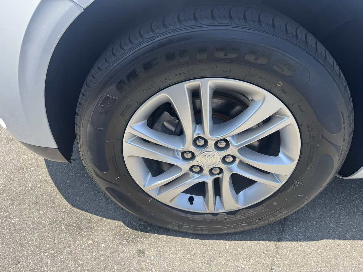 Used 2018 Buick Enclave Essence image 4