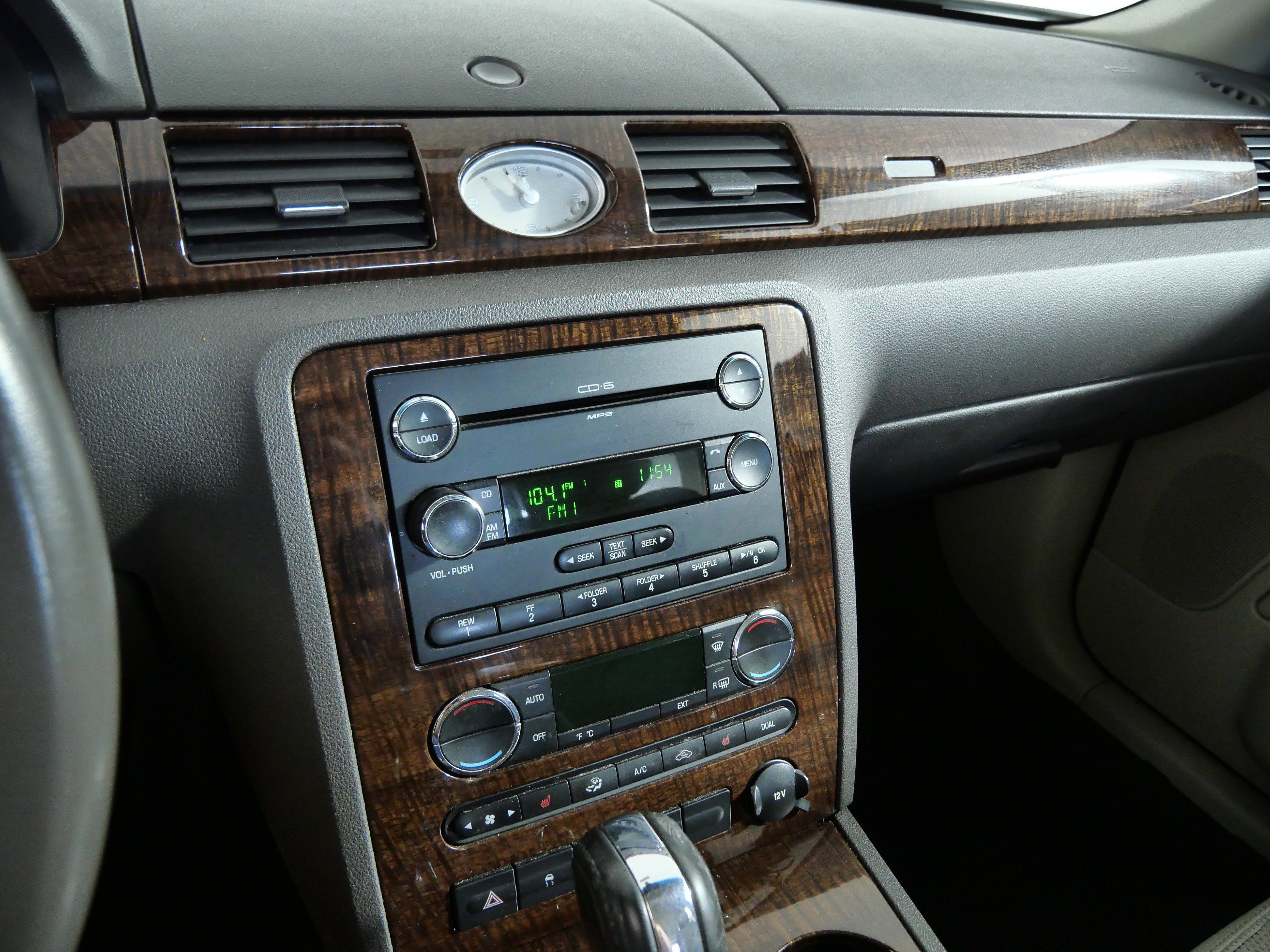 Used 2008 Ford Taurus Limited FWD image 21