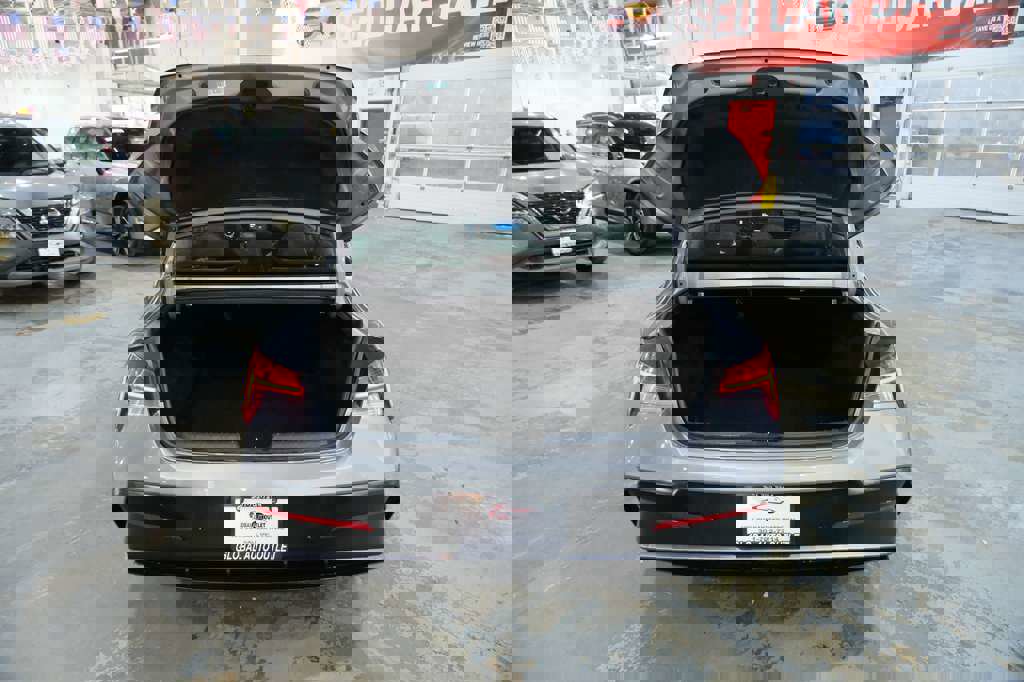 Used 2024 Hyundai Elantra Limited image 10