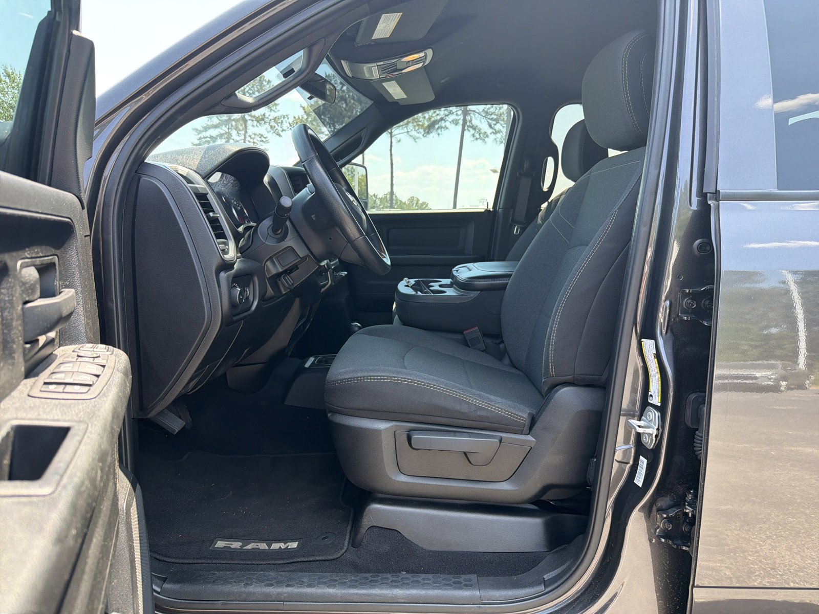 Used 2024 RAM 2500 Tradesman w/ Chrome Appearance Group AWD/4WD image 14